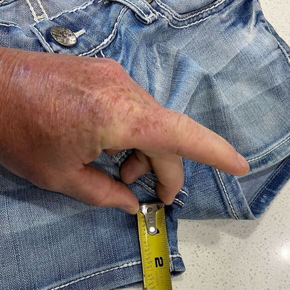 BKE Starlite Low Rise Denim Shorts 26 Stretch Distressed Embroidered EUC - Picture 8 of 12